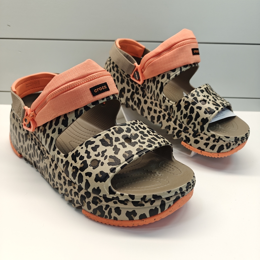 Crocs Hiker Xscape Khaki Leopard Sandal Clogs with zippered pouch size Men's 13